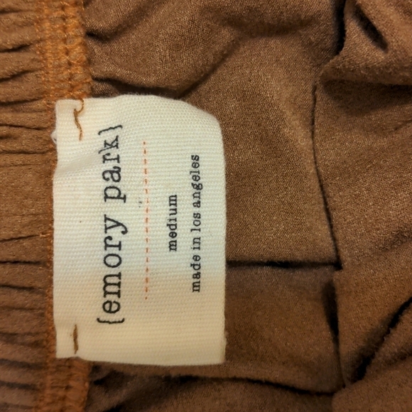 Emory Park made in L.A faux suede 2 tier top - Picture 2 of 6